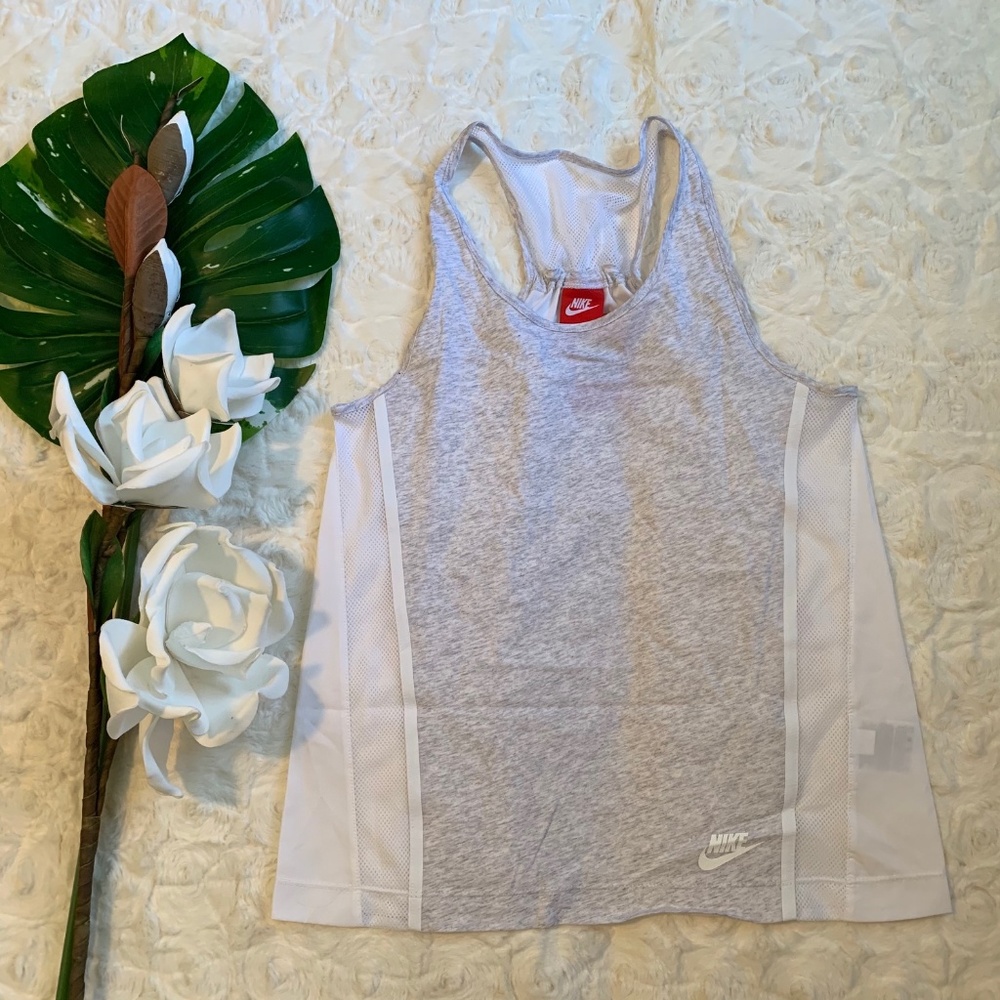 Nike NWT Women's Training Tank Top - Size Small